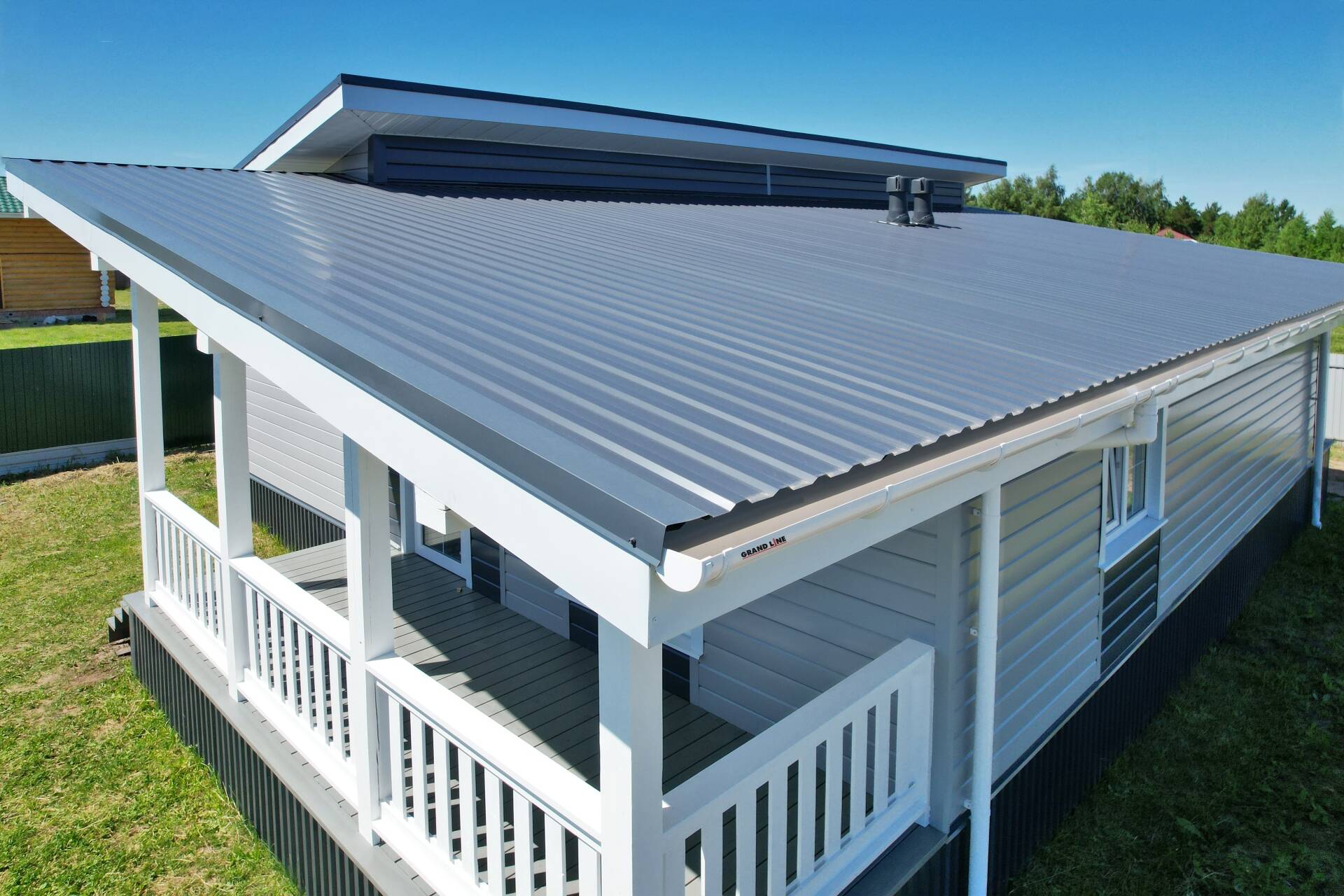 Кровля из профнастила — надёжное и экономичное решение